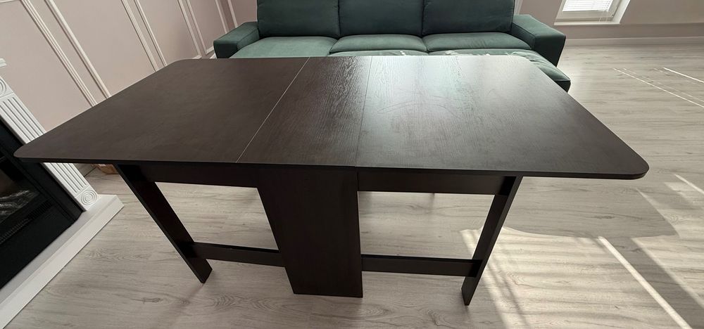 Masa plianta maro inchis