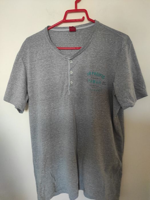 Tricouri diferite mărimi, diferite modele