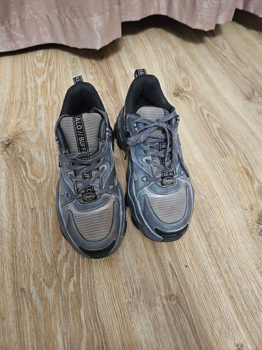 Продавам обувки Buffalo