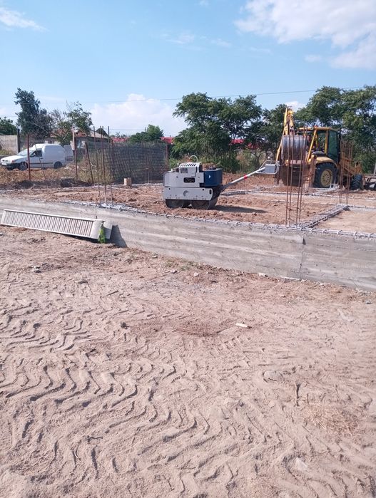 Cu deservent cilindru compactor fundații case, vile,tot județul