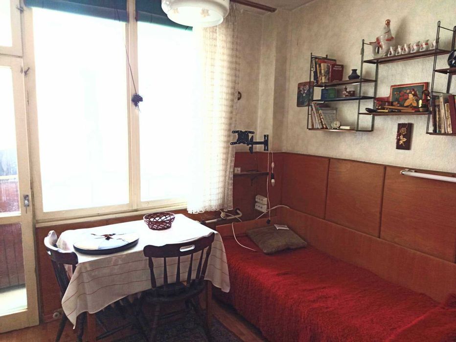 Продава апартамент с две спални и гараж в района на Абаята