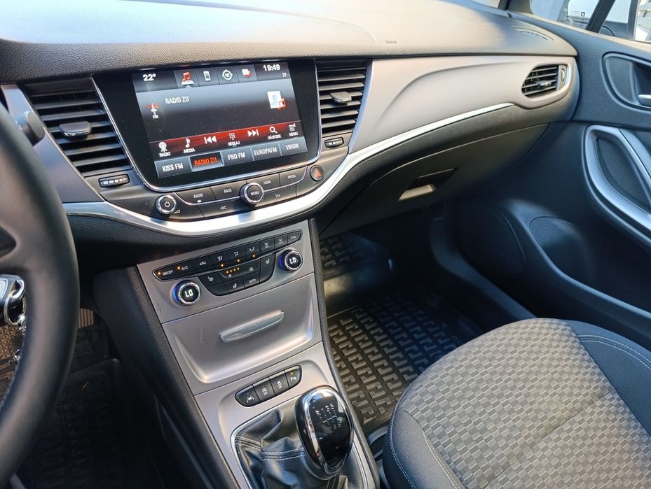 Opel Astra K 1.6cdti-2017-faruri inteligente IntelliLUX MATRIX -volan și scaune cu incalzire-Lane assist-Sign assist-Front assist-navigatie mare-