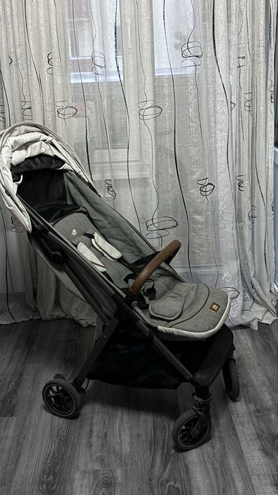 Прогулочная коляска Joie parsel в сером цвете