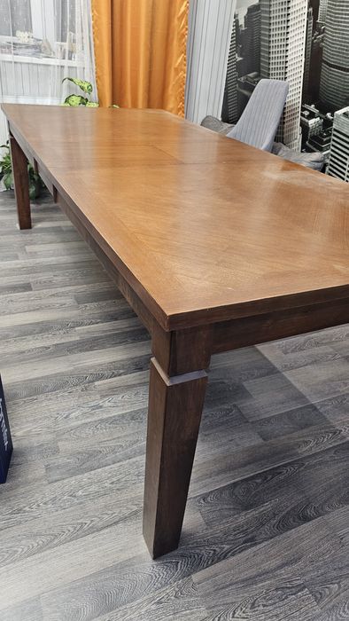 Стол обеденный большой