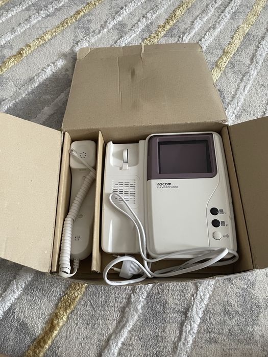 Продаю видеодомофон Kocom KVM-624