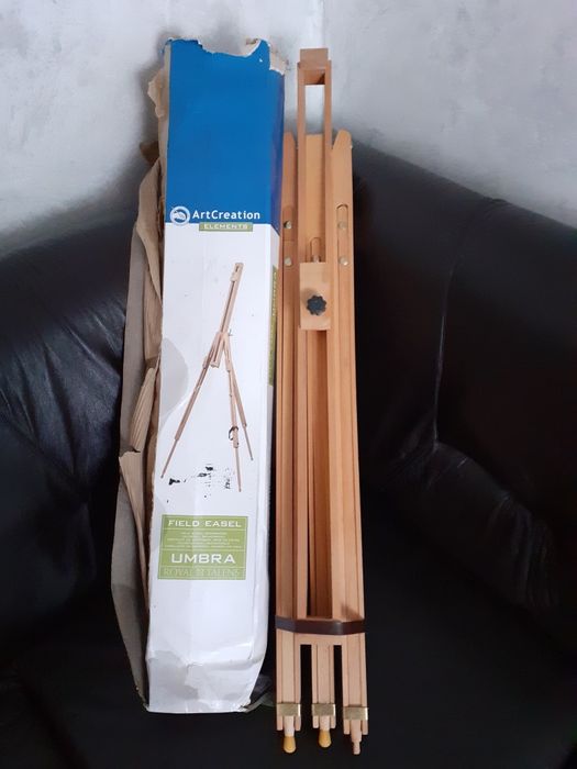 Vând șevalet lemn nou