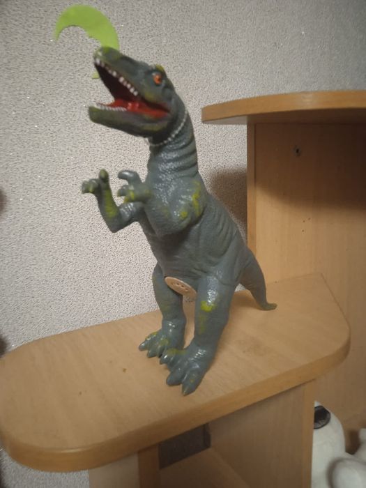 Продам игрушки динозавры