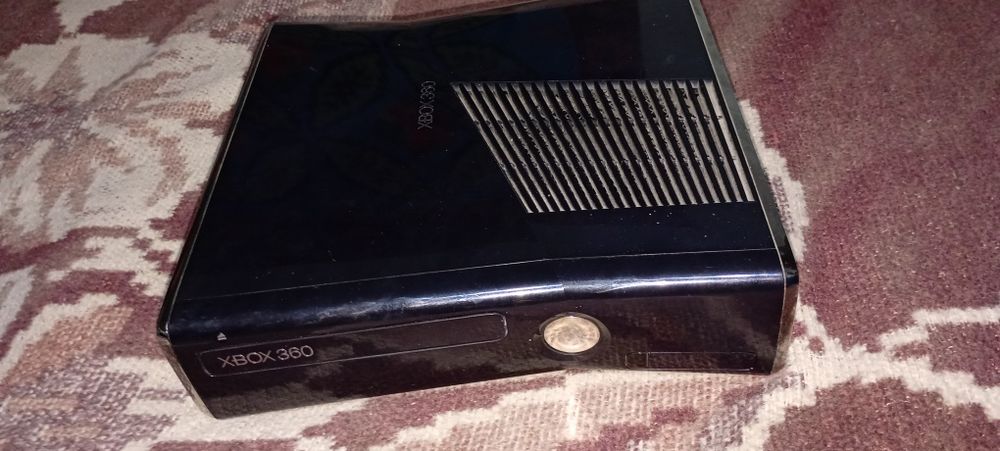 Vând un xbox 360