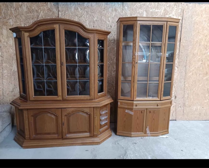 Vitrine din lemn masiv