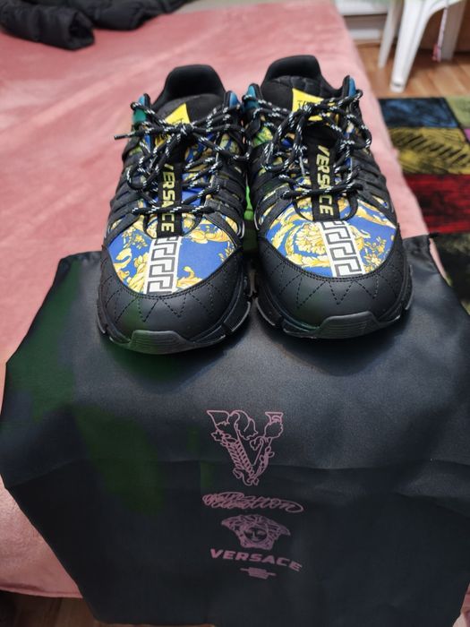 Vând adidași Versace