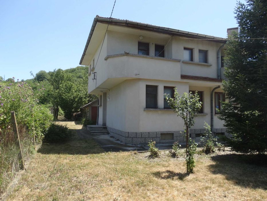 Продава се Къща в с. Разбойна, Област Търговище - 295 кв.м за 536 €/кв.м - Снимка #1