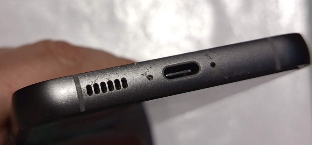 Продавам Samsung Galaxy S23 FE