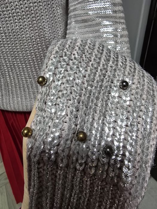 Pulover nude, model cu insertii sidefate de argintiu, pt rochii, fuste