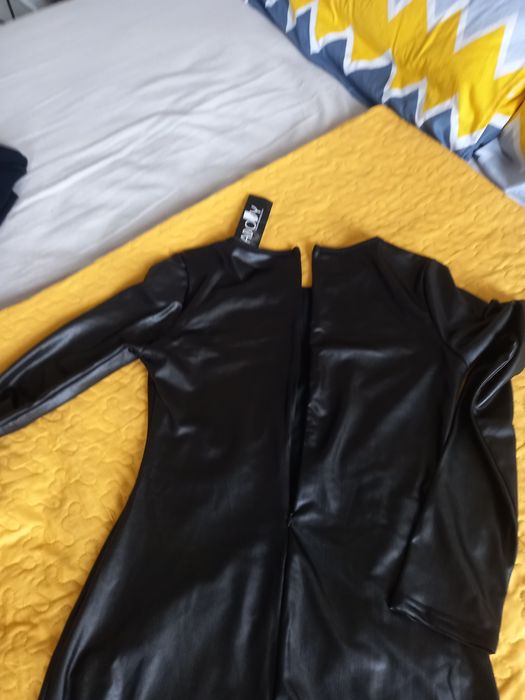 Черна кожена рокля