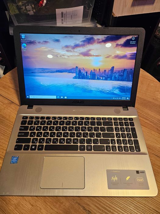 Лаптоп Asus X541N / Pentium N4200 / 4GB RAM / 250GB HDD / Здрава батерия