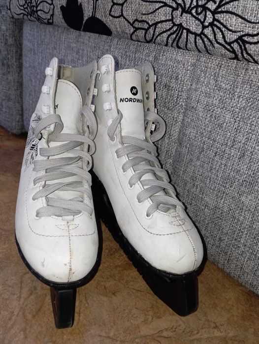 Продам коньки женские