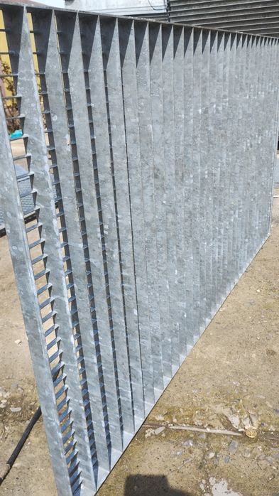 Grătare grilaje și trepte zincate pentru scări metalice profesionale