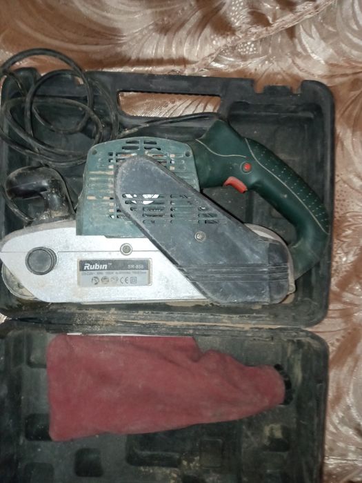 Шлифовальная машинка