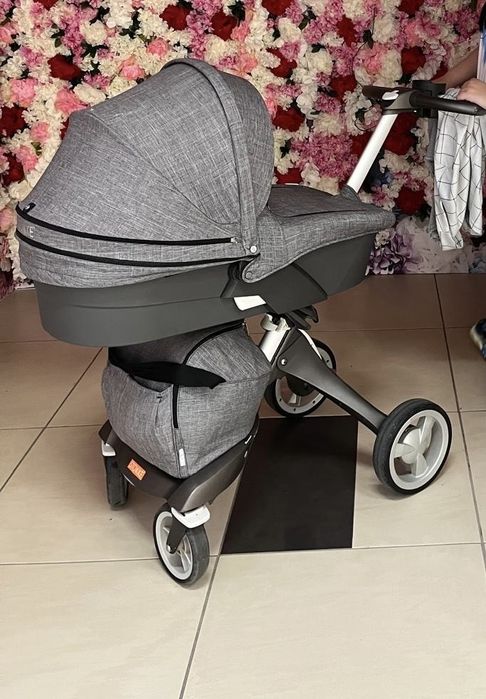 Carut Stokke gri cu summer kit roz si multe accesorii