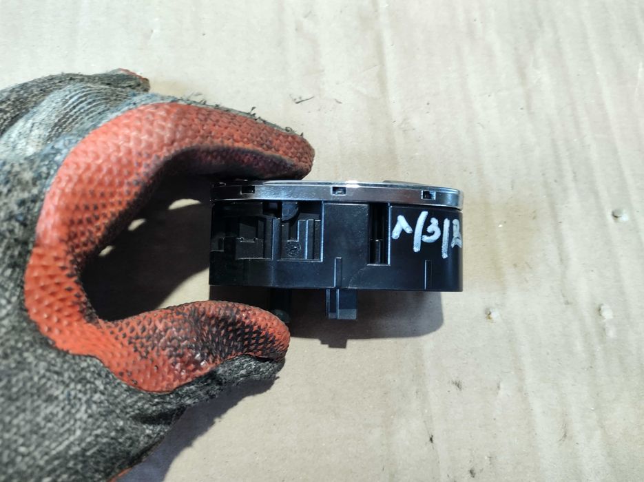 Бутон Ел.Стъкло Mercedes W211 E class Tmodel 4matic 320CDI 2008г