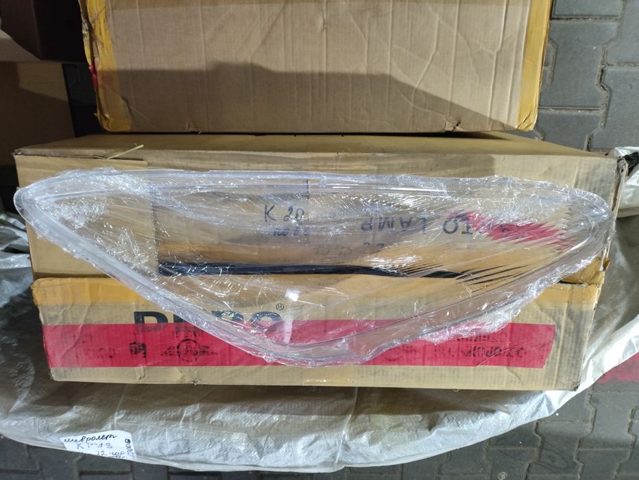 Лексус ЕS 300,330 стекло фара