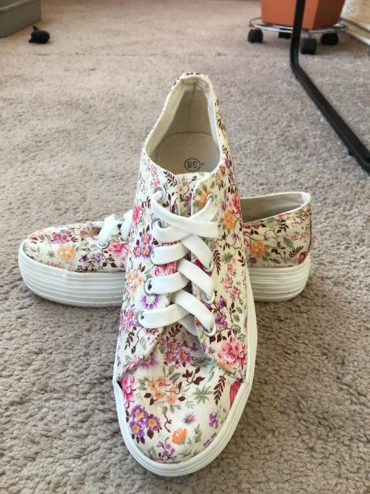 Papuci - noi, veseli si frumosi; marimea - 36,5 - 37