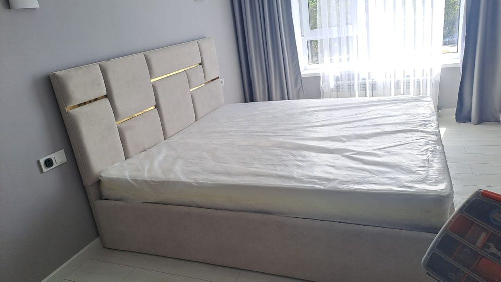 Кровать+пуфик в подарок.От производителя