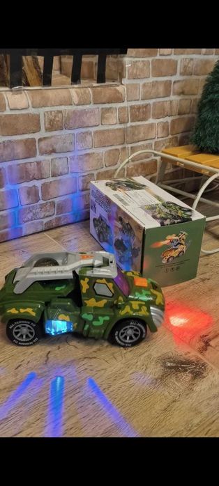 Jucărie dinozaur transformabilă cu lumini,muzică si ,,fum''