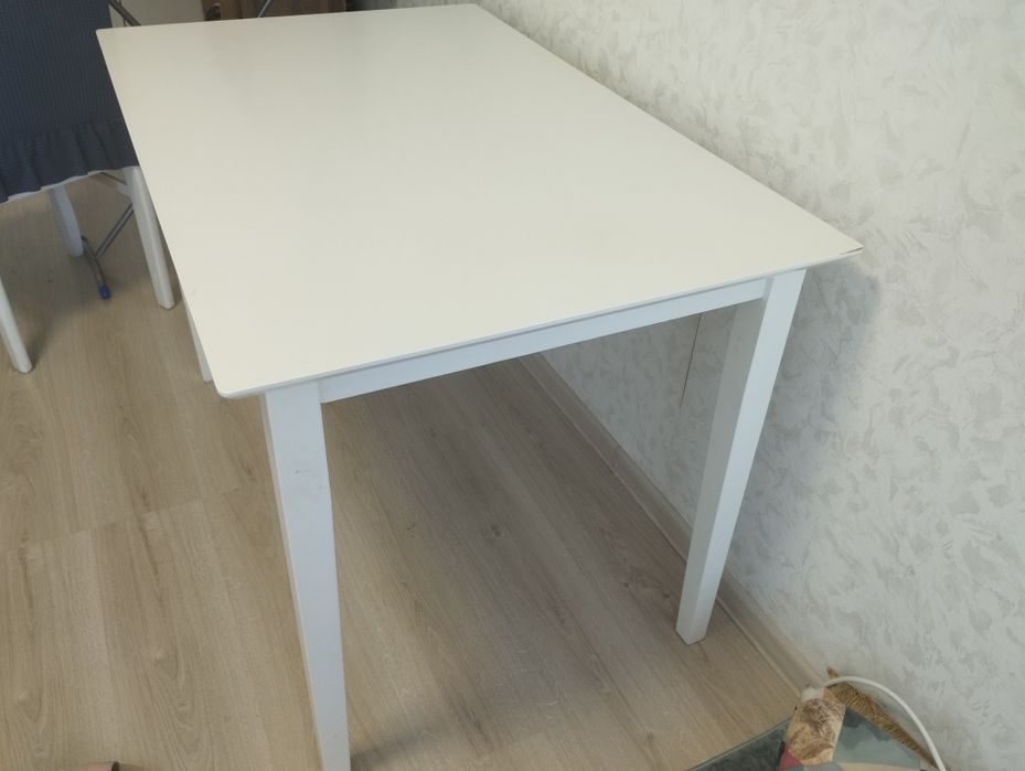 Продаётся красивый стол