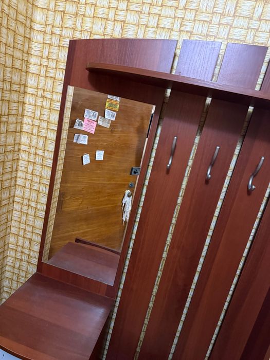 Шкаф прихожка с вешалками