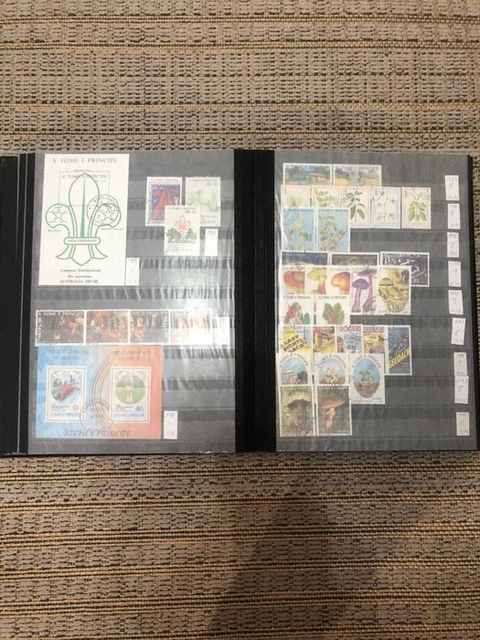 Vand colectie de timbre de pe 5 continente