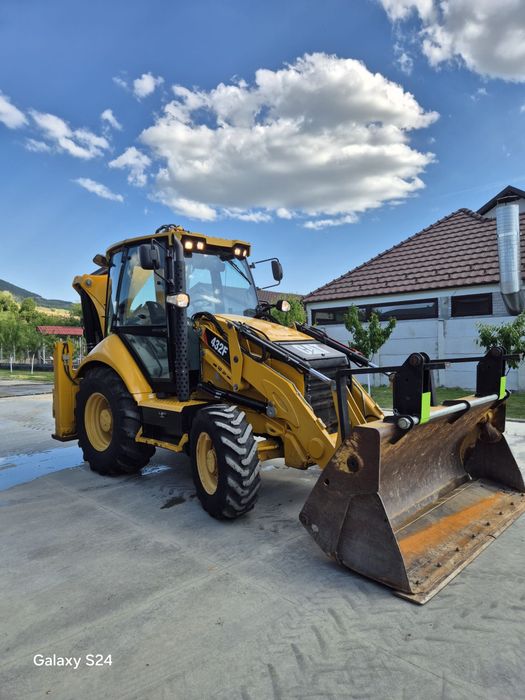 Buldoexcavator Caterpillar