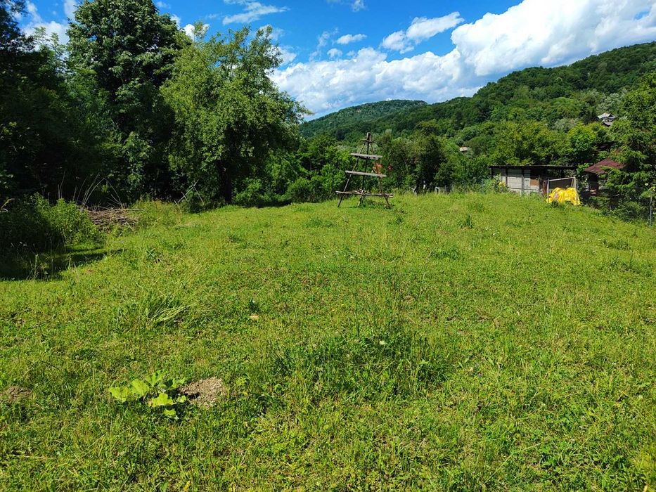 Casa cu 2 apartamente + teren 9184 mp in Vulcana Băi, județul Dambovita