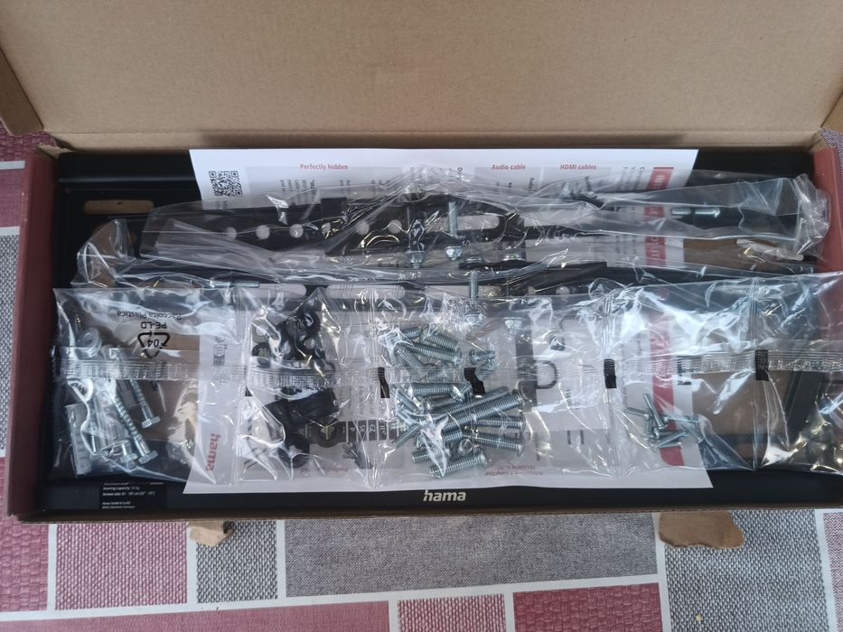 Стойка за телевизор Hama от 32 до 75 инча