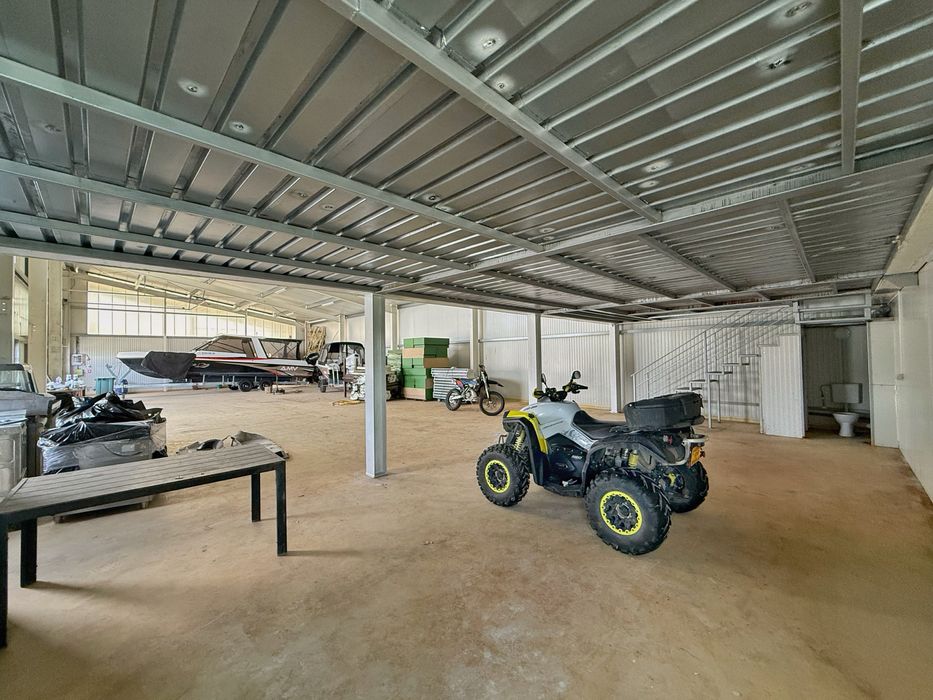 Spatiu comercial  hala industriala cu curte generoasa