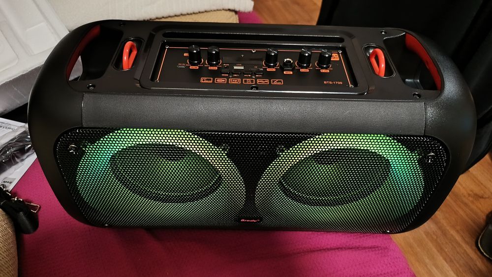 Нова караоке тонколона BRODU BTS-1709, Bluetooth, FM радио, LED, микрофон