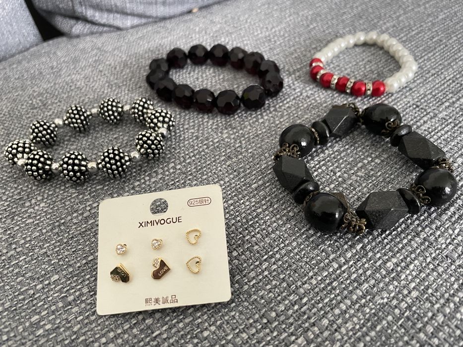 Гривни и обеци