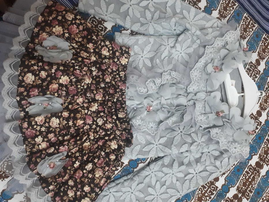 Продам платья и костюмчик