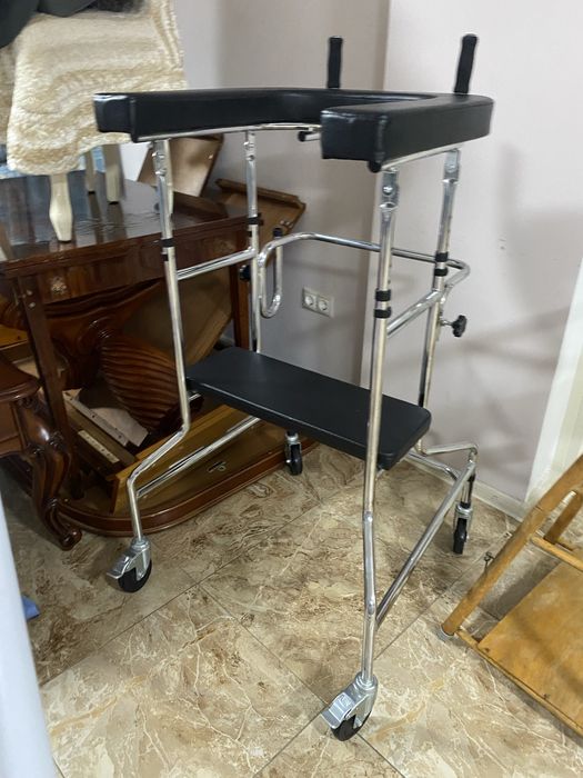 Ходунки для взрослых на колесиках с опорой под локти