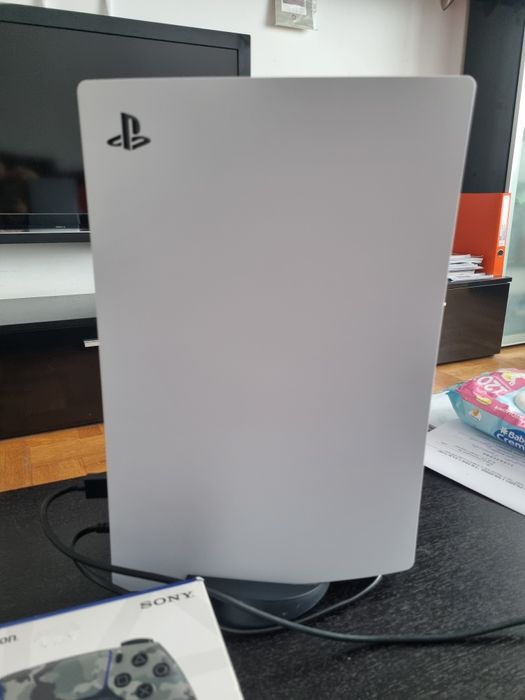 PlayStation 5 Disc Edition (CFI-1216A) + 2 контролера + Акаунт с игри