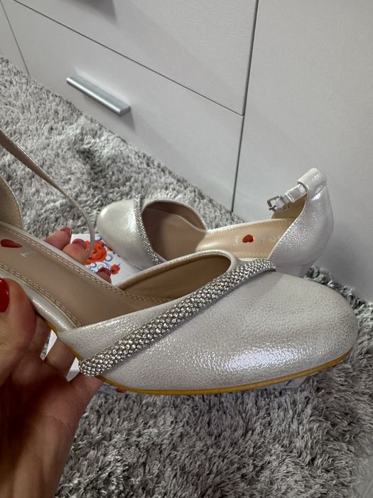 Официални обувки в сребърно