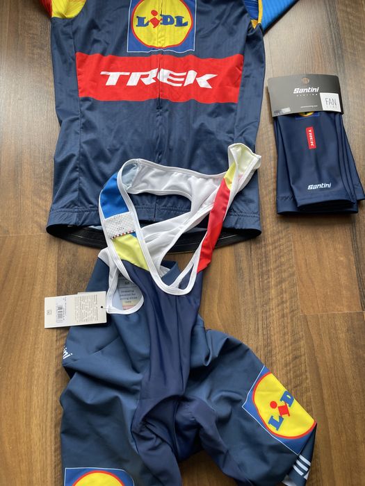 Echipament Santini Lidl Trek marimea M dar este un S ( ciclism)