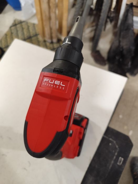 Акумулаторен безчетков винтоверт за гипсокартон Милуоки Milwaukee + 2A