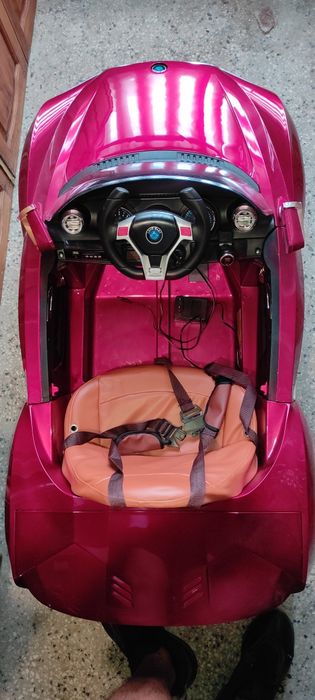 Детска акумулаторна кола.