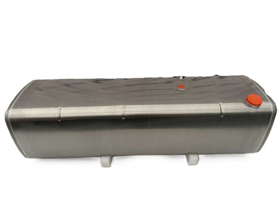 Топливный бак 860 литров — в сборе!