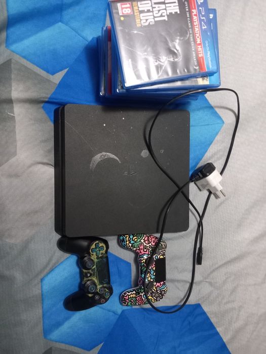 Playstation 4  tot ce se vede în poza