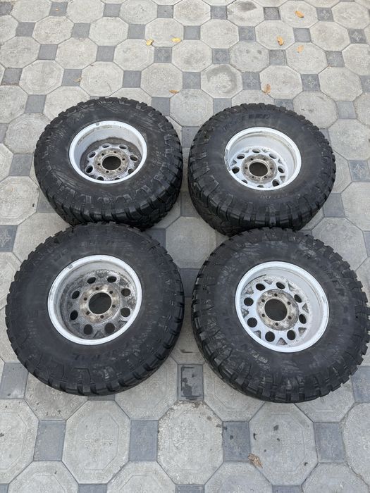 Продам грязевую резину с дисками r15