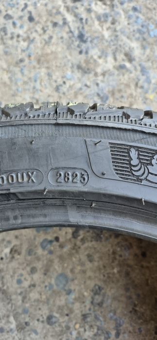 4 anvelope iarna Michelin,235/45/19.Pretul este pe bucata.