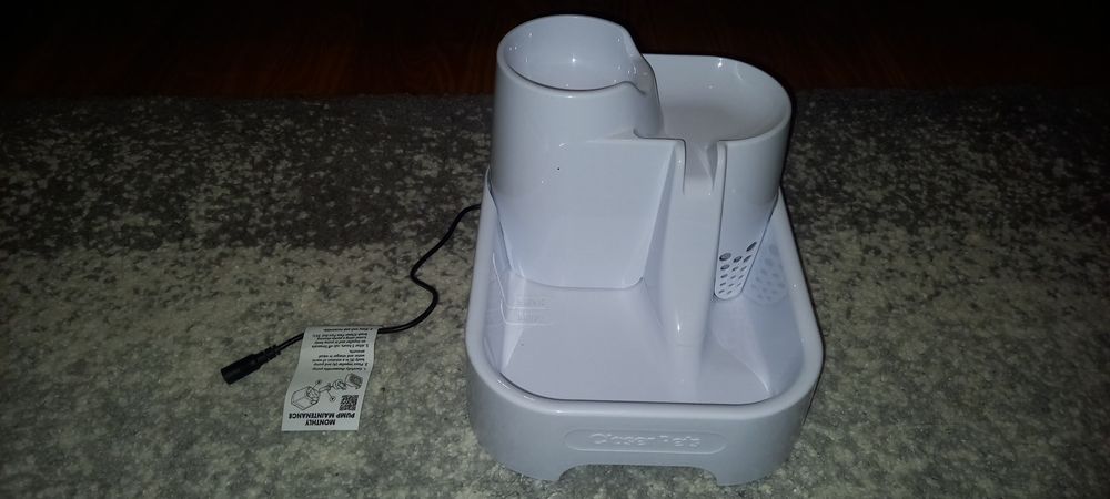 Fântână pentru pisici