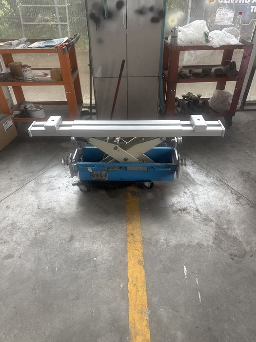 Vand  utilaje service  elevatoare statie itp compresor